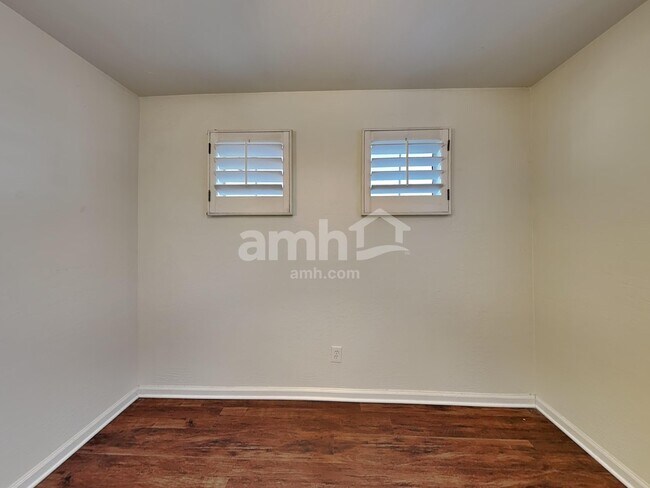 Building Photo - 518 W San Remo St