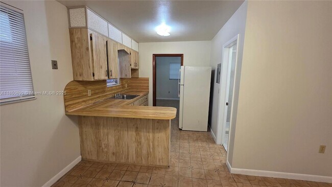 Building Photo - 2660 NW 23rd Ave
