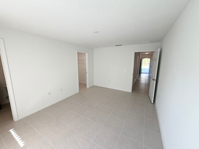 Building Photo - 2 Whee Pl