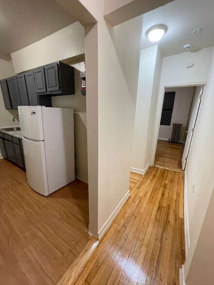 Building Photo - 3210 Kingsbridge Ave