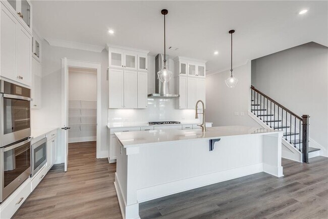 Building Photo - 435 Maplewood Dr