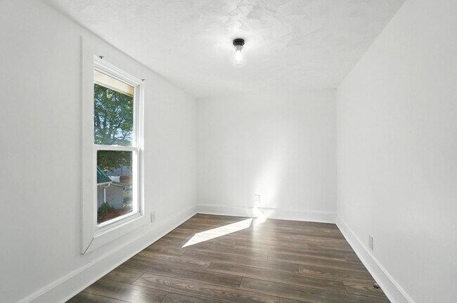 Building Photo - 191 Elmwood Ave
