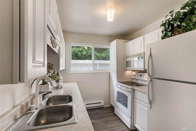 Building Photo - 12241 SE 59th St