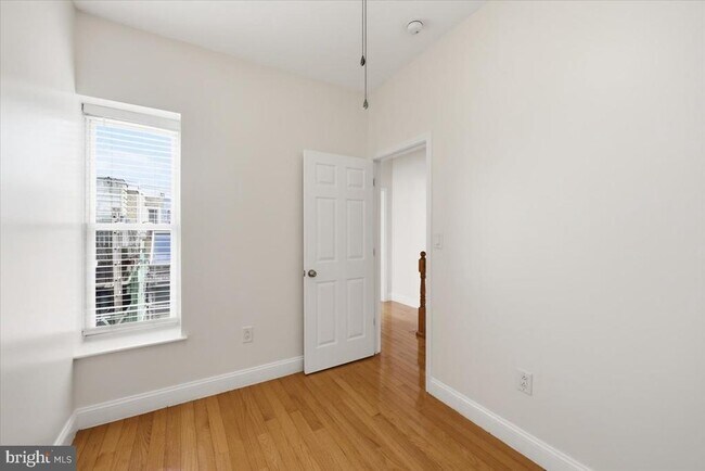 Building Photo - 2653 S 6th St