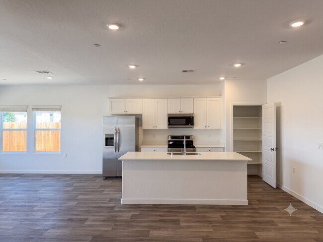 Building Photo - 3323 N Contessa Ave