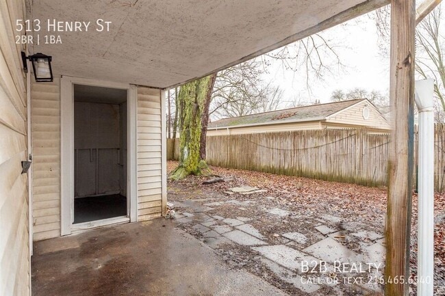 Building Photo - 513 Henry St