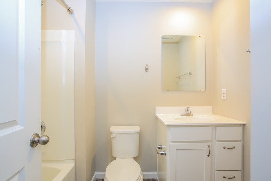 Building Photo - 4151 Swallowfield St