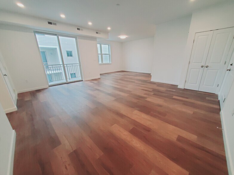 Building Photo - 916 Hope St