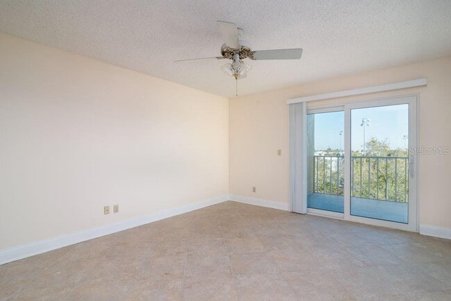 Building Photo - 160 Columbia Dr