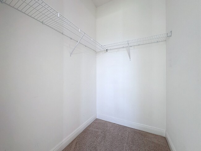 Building Photo - 10090 Sunnifa Aly