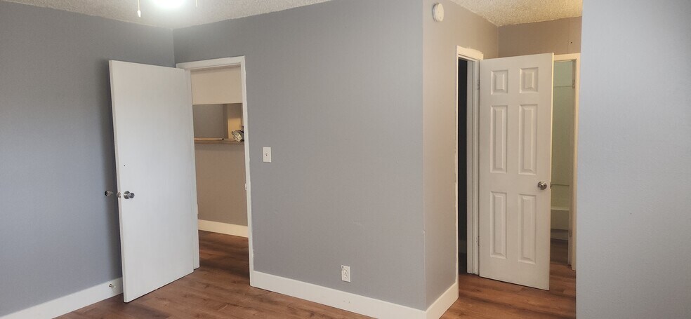 Master bedroom - 10434 Doc Holliday Trl