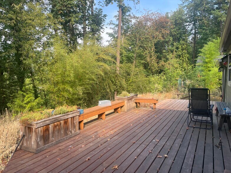 deck and backyard - 4017 SW Fairvale Dr