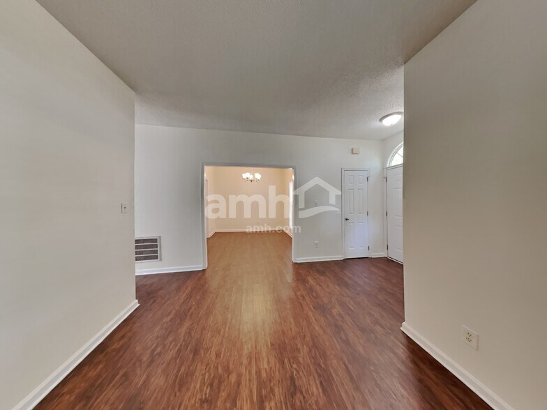 Building Photo - 1617 Oak Knoll Ln