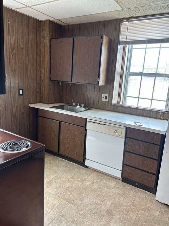 Building Photo - 736 1/2 Massachusetts St