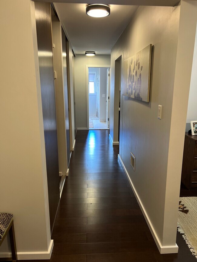 Building Photo - 1870 Fort St