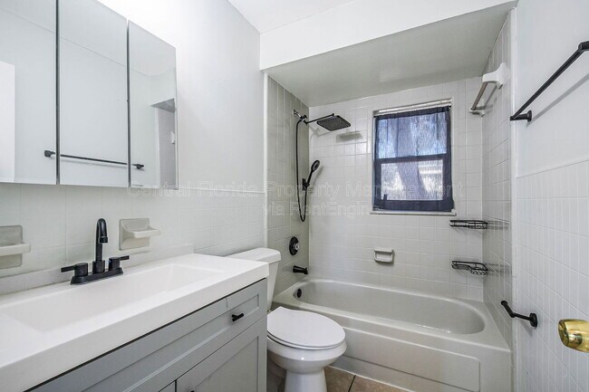 Building Photo - 21 E Celeste St