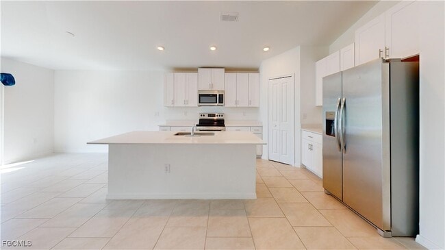 Building Photo - 3530 NE 21st Ave