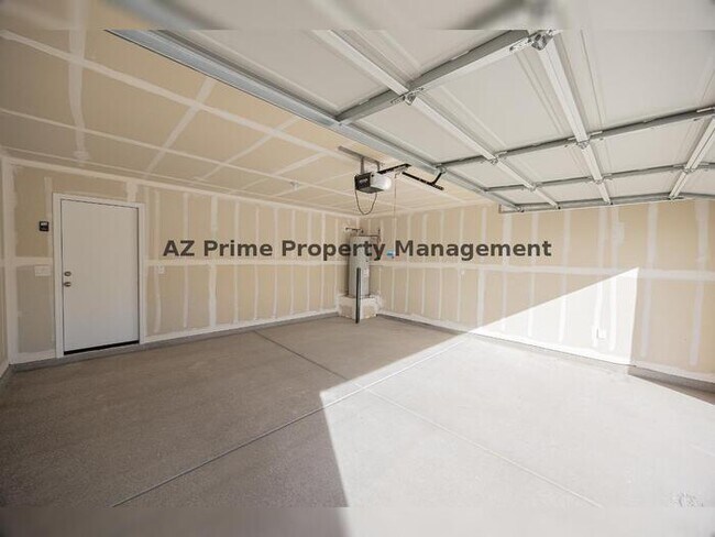 Building Photo - 334 Paseo Xing Ln