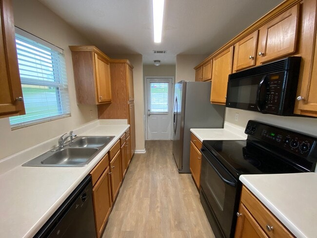 Building Photo - PRE-LEASING FOR AUGUST 2 2026! 1/2 Off Deposit!