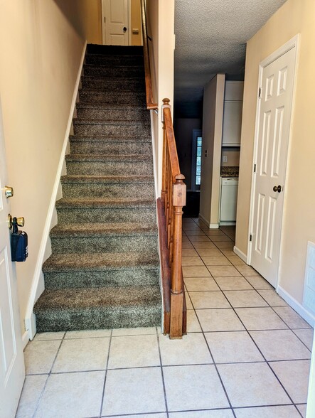 Stairs - 6060 Wintergreen Rd