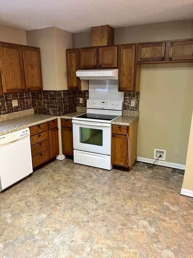 Building Photo - Spacious