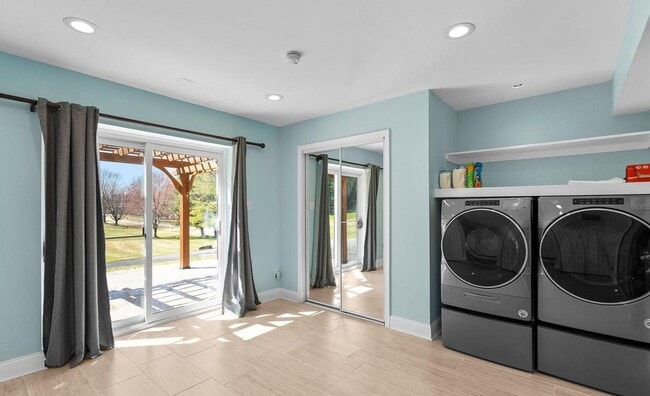 Building Photo - 8620 Stableview Ct