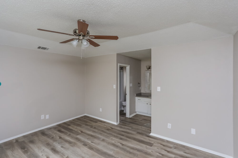 Building Photo - 2410 Bentley Dr