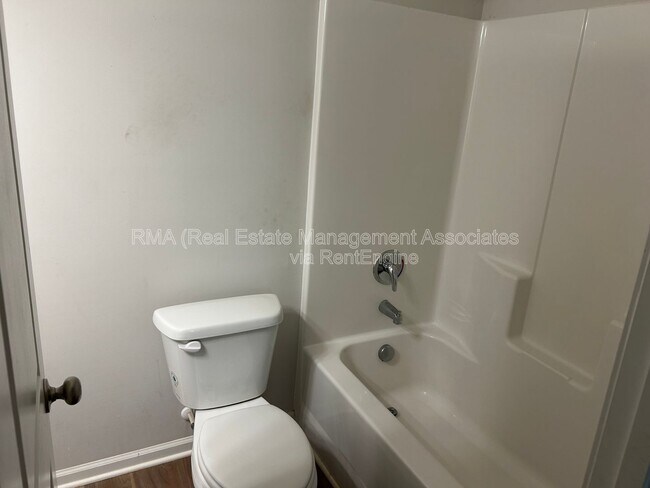 Building Photo - 156 Meadowbrooke Dr