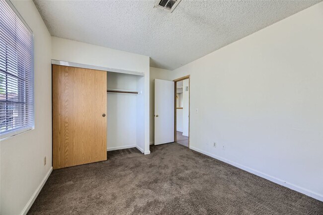 Building Photo - 2nd Story 2-Bed Condo with Tile Fireplace