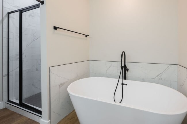 Building Photo - BEAUTIFUL 3 Bed 2 Bath Twin home in Sugar city!