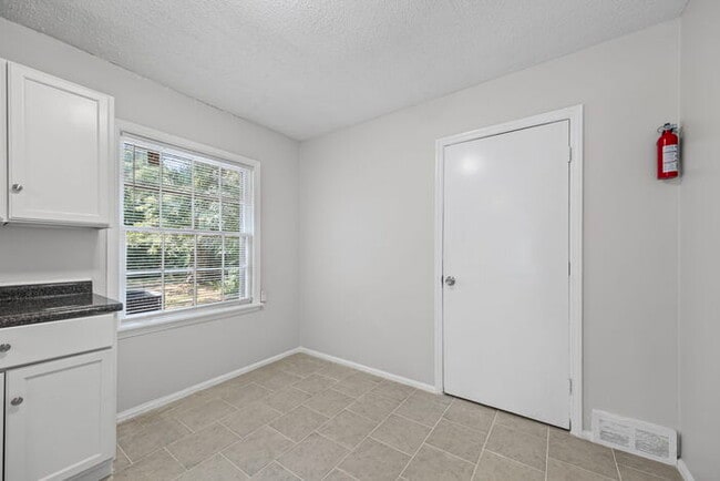Building Photo - Gorgeous home in Whitehaven/ Section 8 Wel...