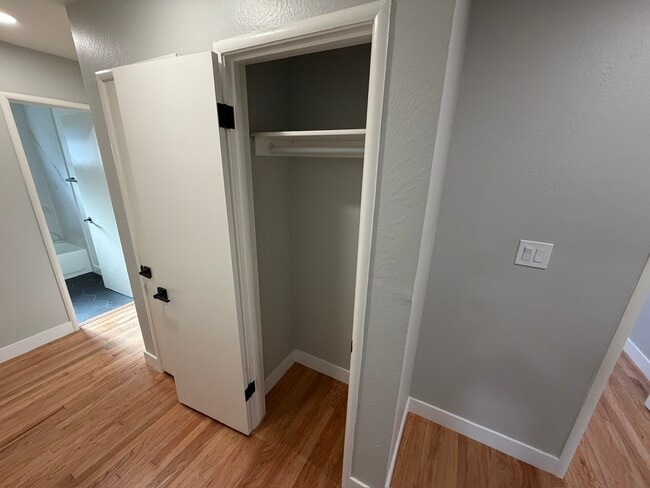 Building Photo - 969 Elgin St