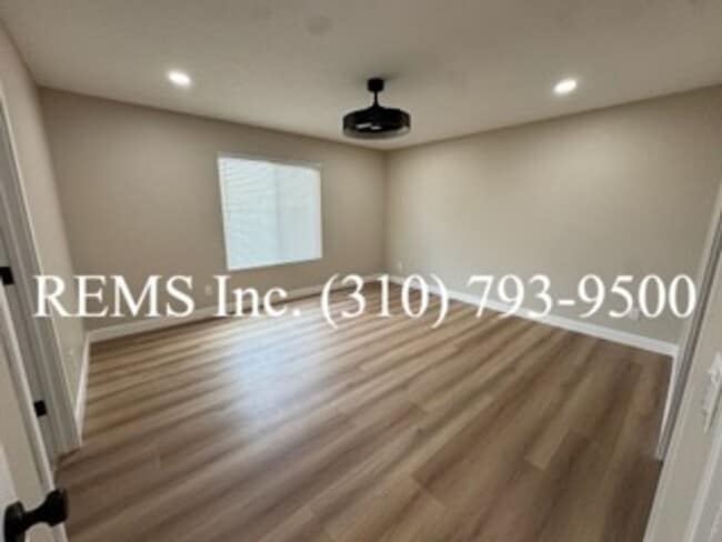 Building Photo - Remodeled Hersperia Front House with Laundry and Parking