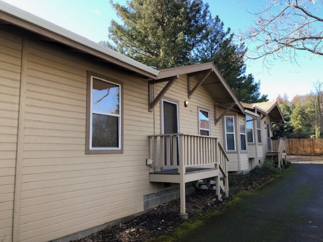 Building Photo - 475 Scenic Dr