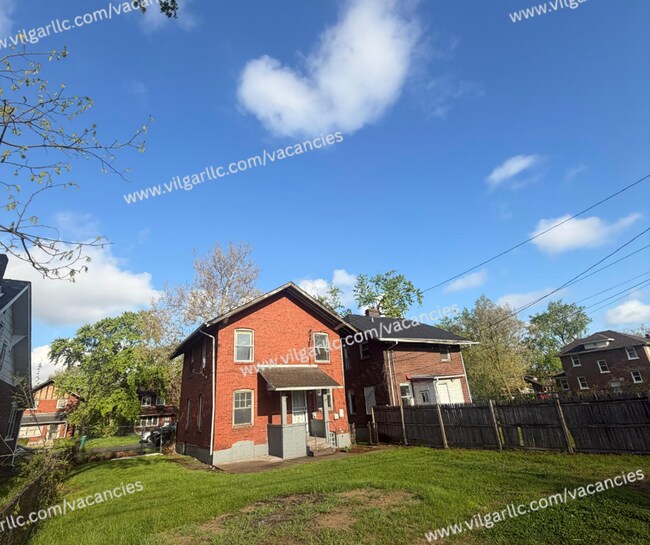 Building Photo - Single-family home for sale
