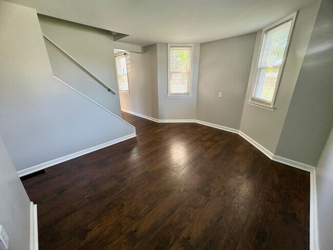 Building Photo - 4 Bedroom 2 Bathroom in Harrisburg!
