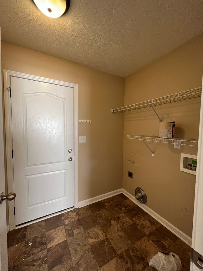 Building Photo - Available Now!  Beautiful ranch style home at Exit 1, pets allowed!