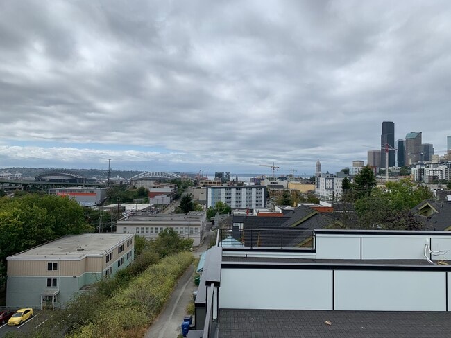 Building Photo - 1631 S King St