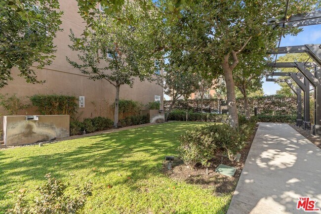 Building Photo - 1558 W Artesia Square