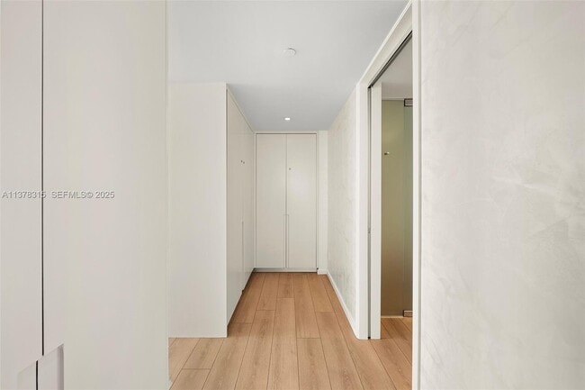 Building Photo - 2201 Collins Ave