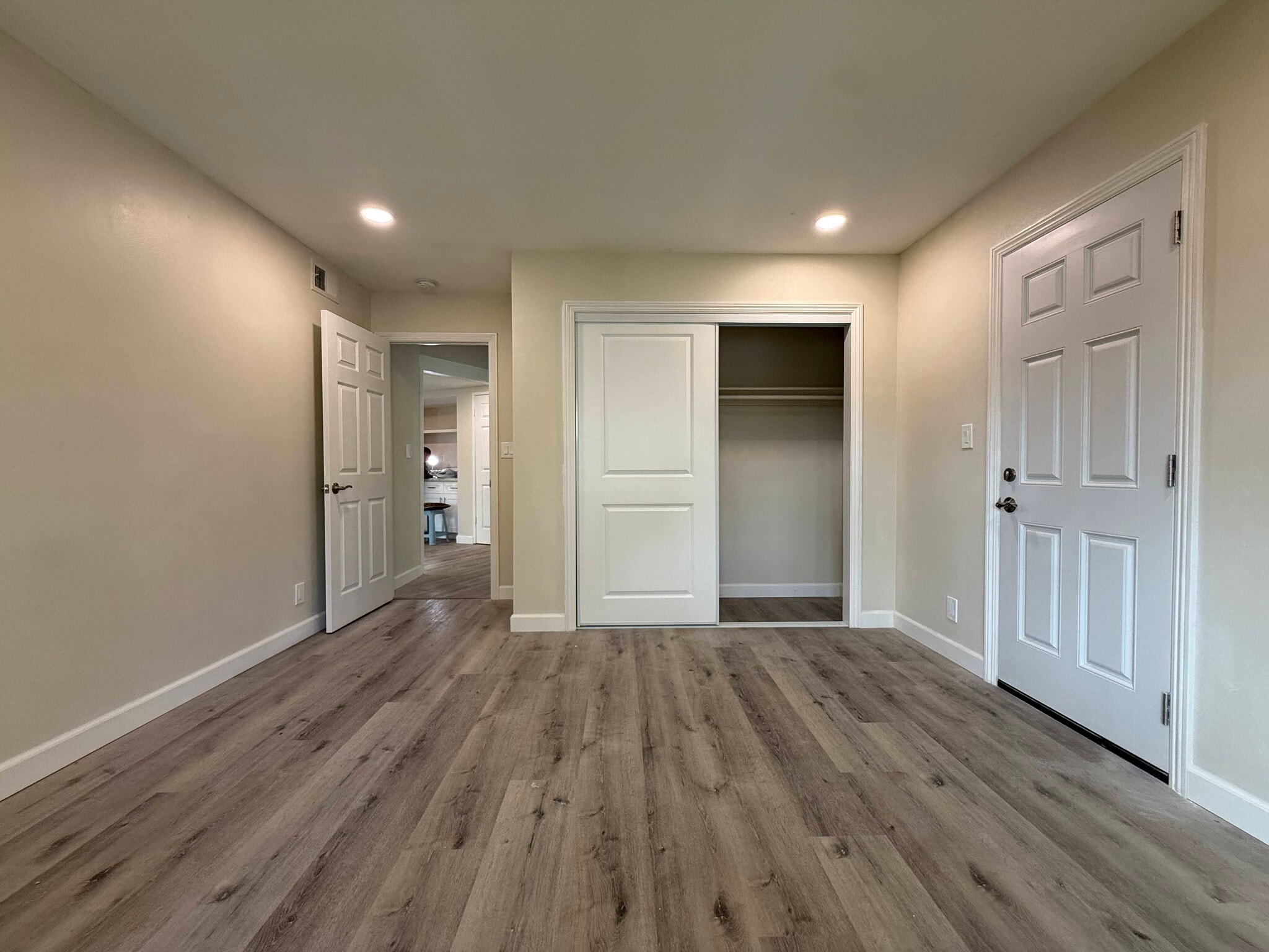 Front bedroom - 5343 Lemp Ave