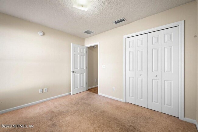 Building Photo - 929 Raindrop Ln