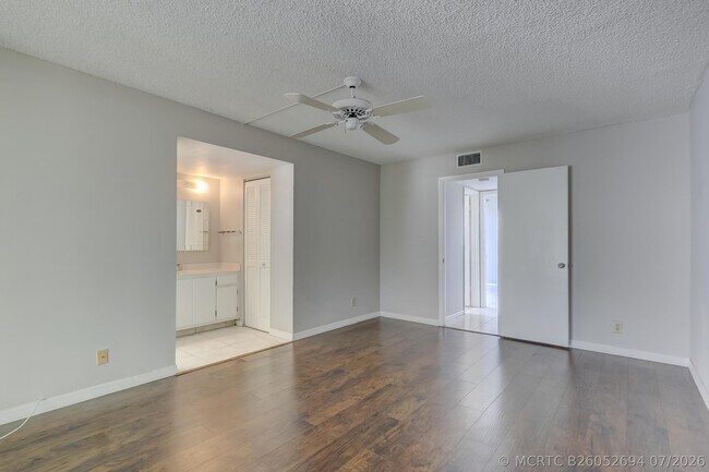 Building Photo - 6751 N University Dr