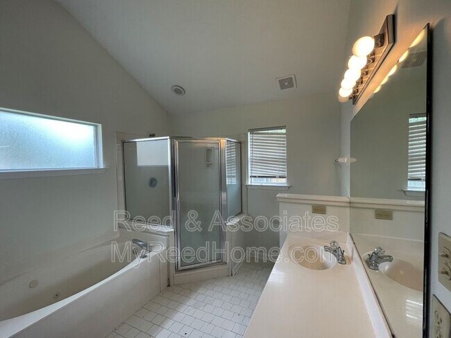 Building Photo - 1490 Estacada Way