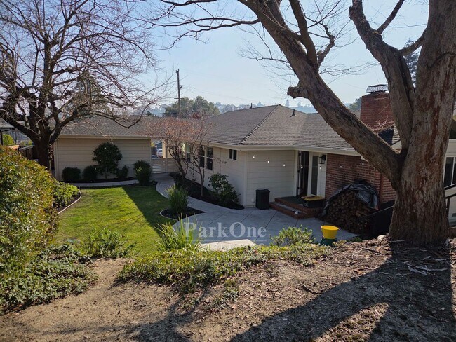 Building Photo - Charming Home with Detached Office in Lafayette Saranap