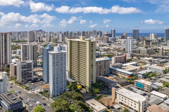 Aerial Photo - Makiki Plaza