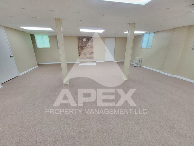 Building Photo - MOVE-IN SPECIAL, $1 RENT!! - Spacious 3-Bd...