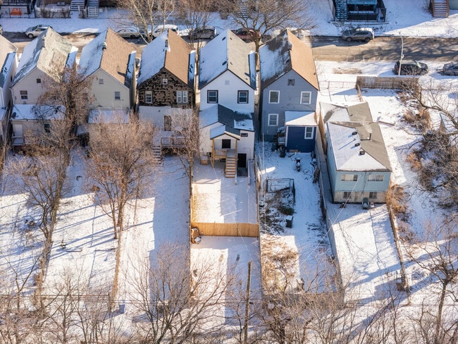 Building Photo - 5552 S Shields Ave