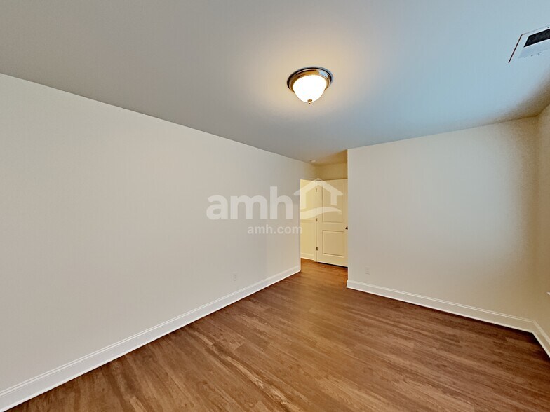 Building Photo - 1920 Brook Enclave Trail