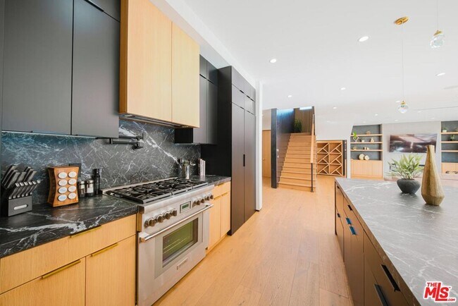 Building Photo - 5141 Varna Ave